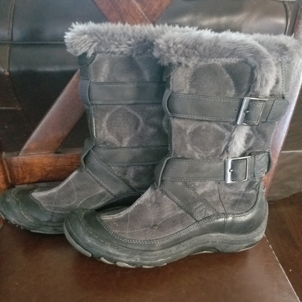 Snow boots